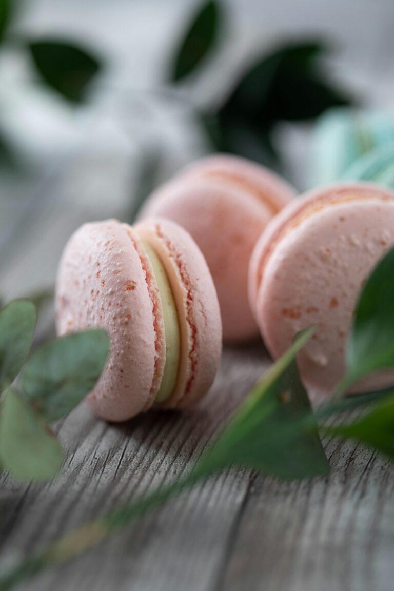 Macarons colorés à la framboise